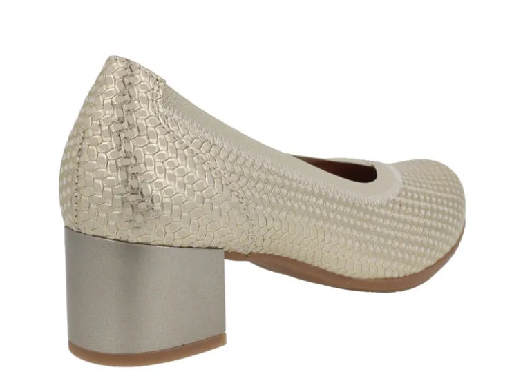 Zapatos corte salón de piel grabada con tacón bajo