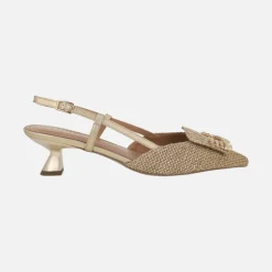 Zapatos corte salón destalonados en acabado rafia