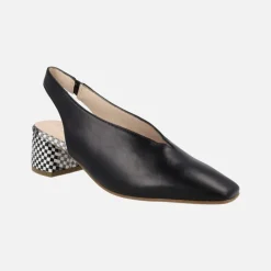 Zapatos corte salón destalonados en piel con tacones a cuadros