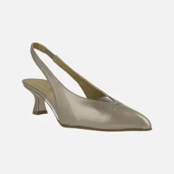 Zapatos corte salón destalonados en piel combinada con vinilo