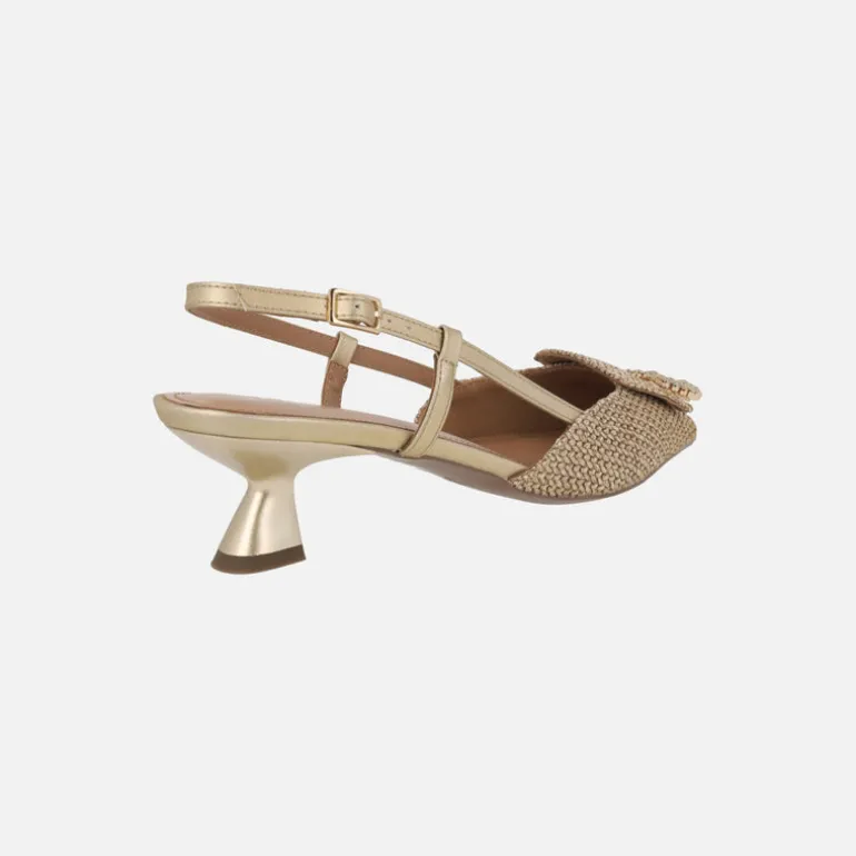 Zapatos corte salón destalonados en acabado rafia