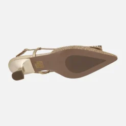 Zapatos corte salón destalonados en acabado rafia