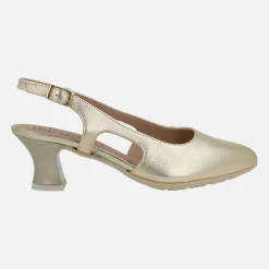 Zapatos corte salón destalonados en piel metalizada con tacón bajo