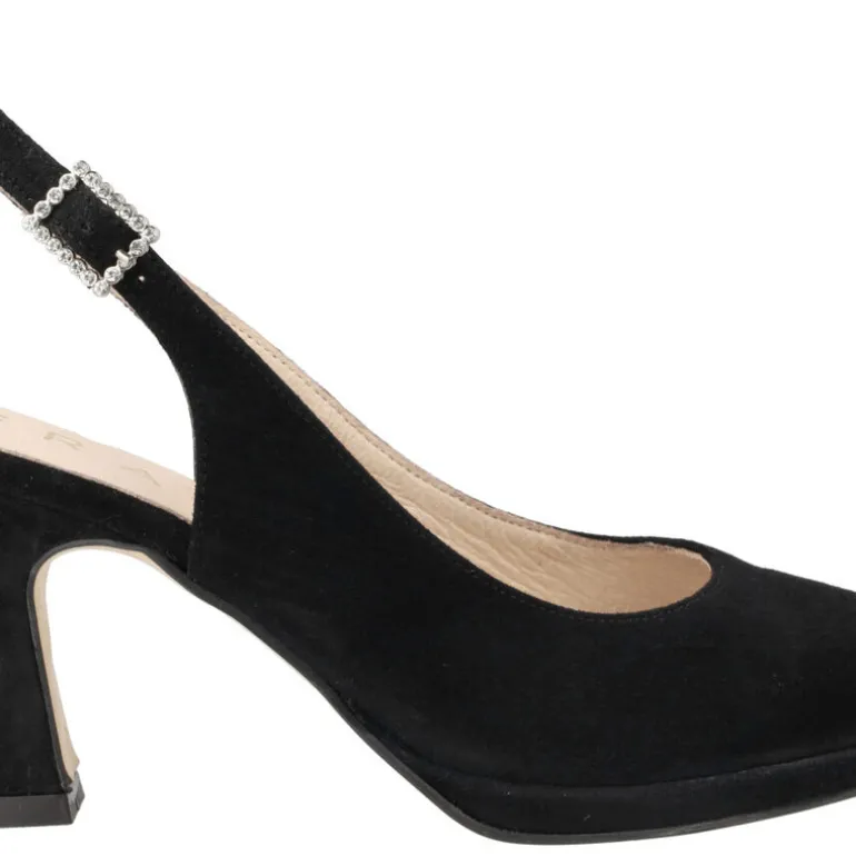 Zapatos corte salón destalonados con hebilla de pedrería