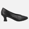 Zapatos corte salón en piel negra con tacón medio