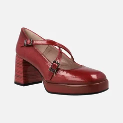 Zapatos corte salón en piel charol con tiras cruzadas y tacón alto