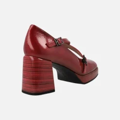Zapatos corte salón en piel charol con tiras cruzadas y tacón alto