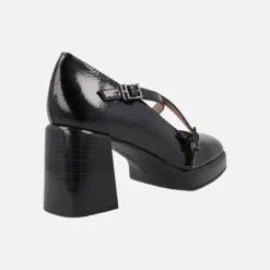 Zapatos corte salón en piel charol con tiras cruzadas y tacón alto