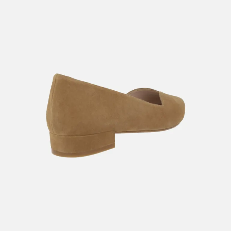 ZAPATOS DE ANTE CAMEL CON TACÓN BAJO Y ESCOTE PICO BREDA