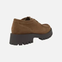Zapatos de cordones en serraje marrón estilo wallabee con piso track