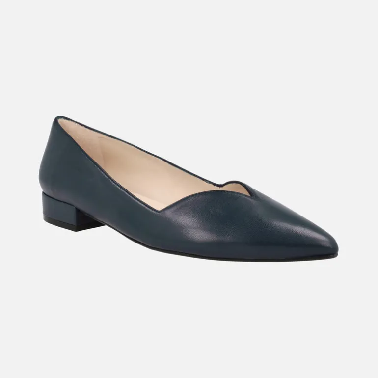 Zapatos de piel con tacón bajo y escote pico Breda