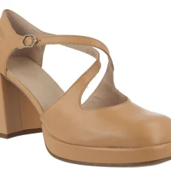 Zapatos de piel con tiras cruzadas y aberturas laterales