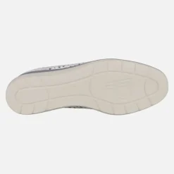 Zapatos de piel corte salón con troquelados y cuña baja