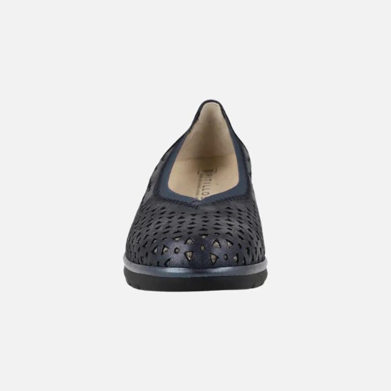 Zapatos de piel corte salón con troquelados y cuña baja