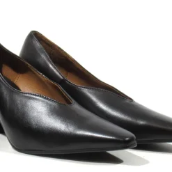 Zapatos de piel negros escotados con tacón carrete Elbire