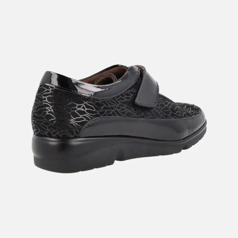 Zapatos deportivos en combinado negro con cierre de velcro