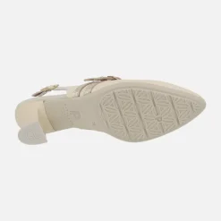 Zapatos destalonados en piel beige con pulseras en dorado