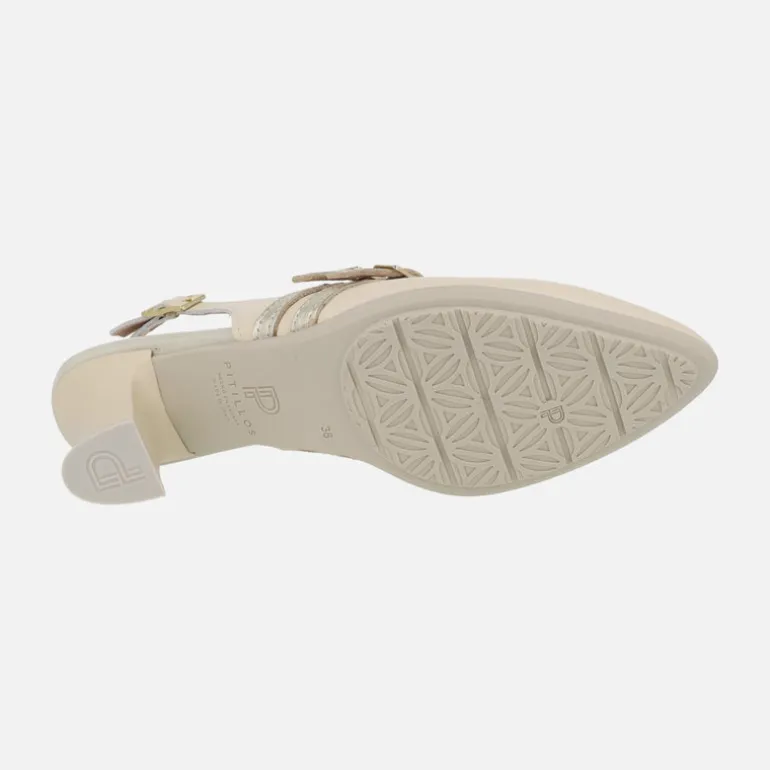 Zapatos destalonados en piel beige con pulseras en dorado