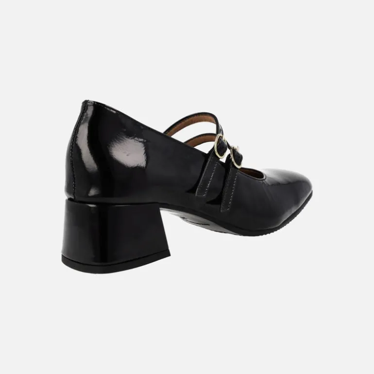 Zapatos mary jane en charol negro con dos pulseras y tacón medio