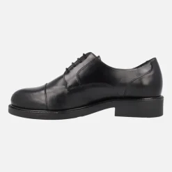 Zapatos negros de piel con cordones y puntera