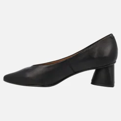 Zapatos negros de piel corte salón con tacón geométrico