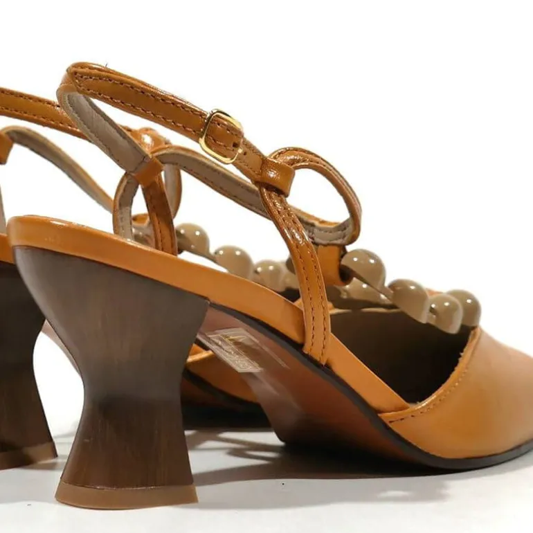 Zapatos Nicoletta en piel cuero con adorno de pasta