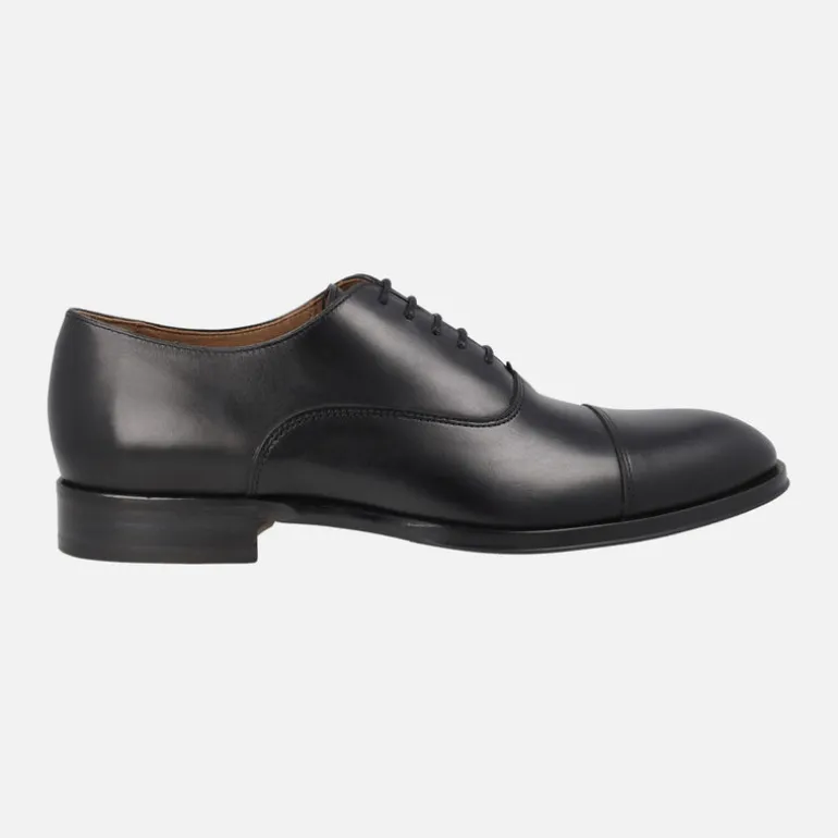 Zapatos oxford Lenox en piel negra con puntera recta