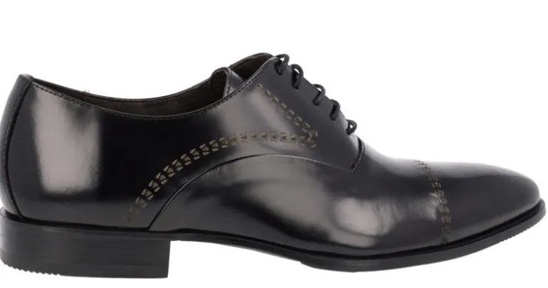 Zapatos oxford para hombre en piel antick con dibujos grabados