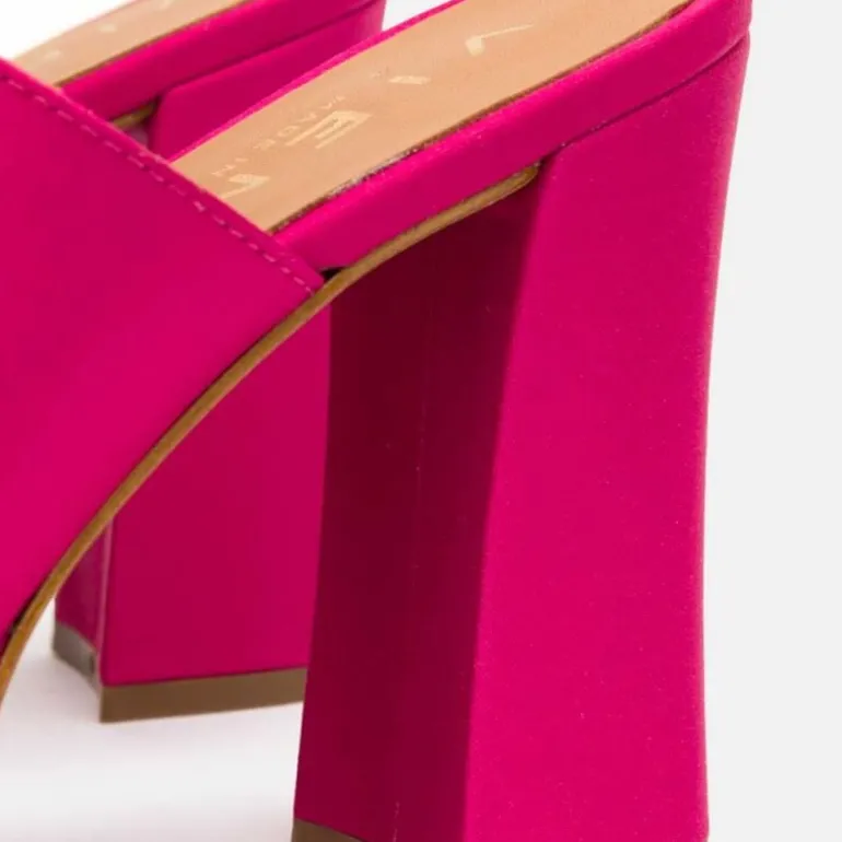 Zueco raso fucsia con plataforma para mujer