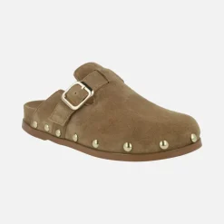 Zuecos Alpe Alive en piel serraje con tachas y hebilla