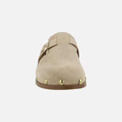 Zuecos Alpe Alive en piel serraje con tachas y hebilla