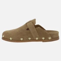 Zuecos Alpe Alive en piel serraje con tachas y hebilla