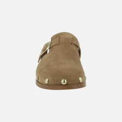 Zuecos Alpe Alive en piel serraje con tachas y hebilla