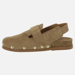 Zuecos Alpe Alive en serraje con cierre de velcro y tachas