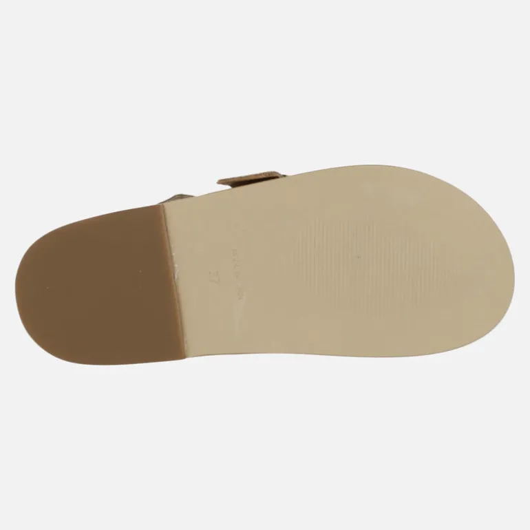 Zuecos Alpe Alive en serraje con cierre de velcro y tachas