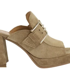 Zuecos Chiara en serraje cuero con adorno de hebilla