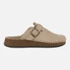 Zuecos de piel color beige con adorno de hebilla