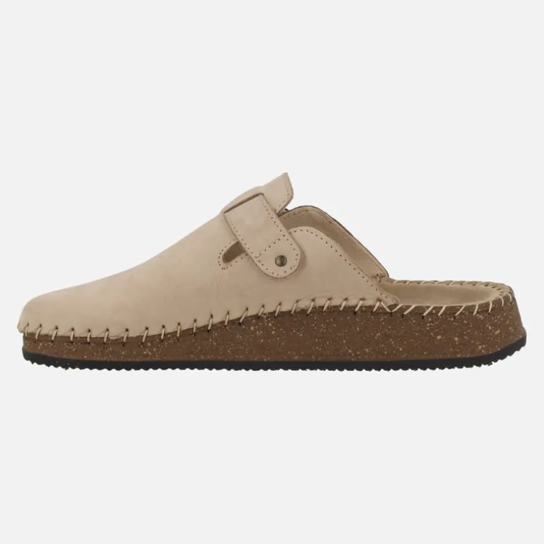 Zuecos de piel color beige con adorno de hebilla