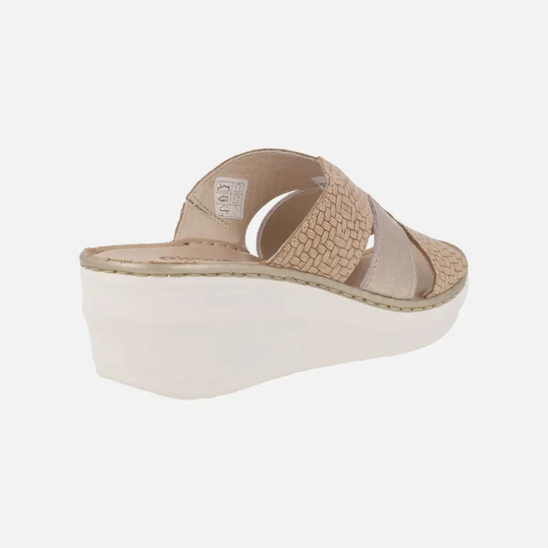 Zuecos de piel en combinado cuero y metal con efecto trenzado