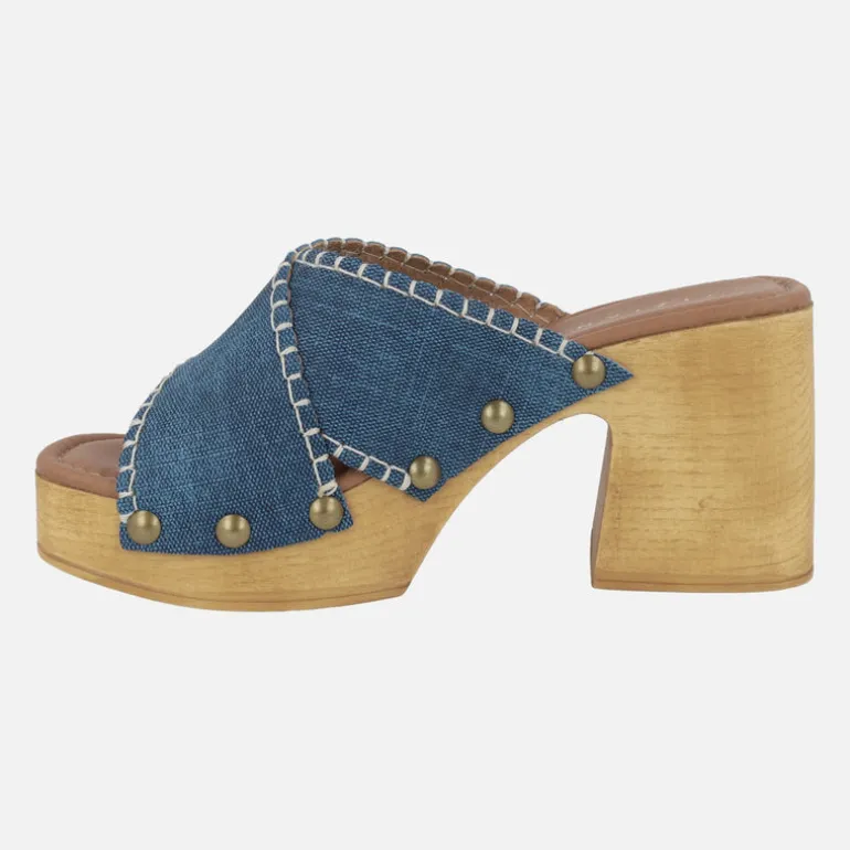 Zuecos de tacón en tejido denim con tachas