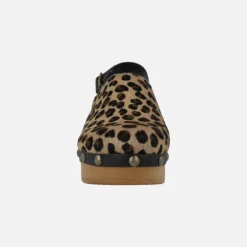 Zuecos en pelo animal print con tira al talón