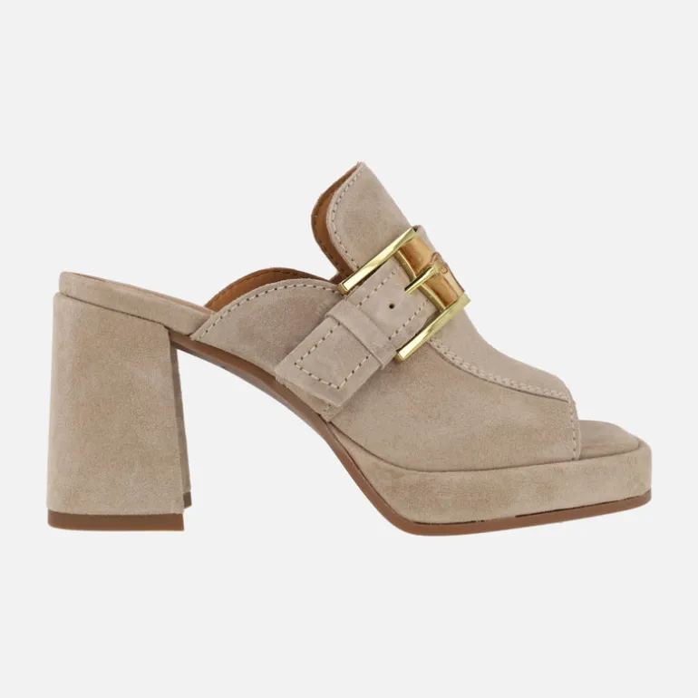 Zuecos en serraje beige con puntera abierta y hebilla Alpe Chiara