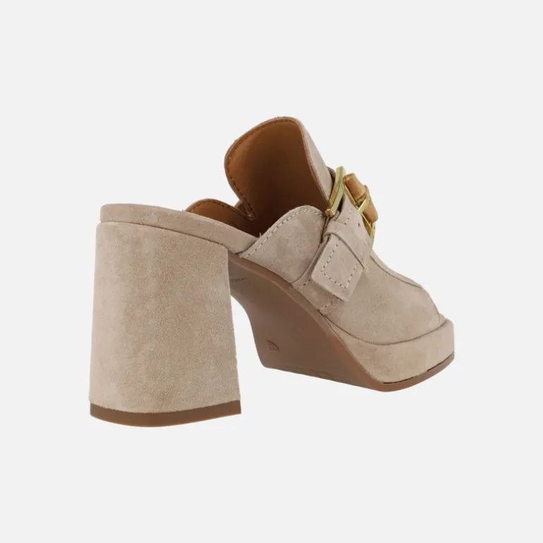 Zuecos en serraje beige con puntera abierta y hebilla Alpe Chiara