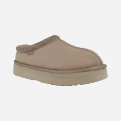 Zuecos Nivia en color taupe con forro de pelo y doble suela